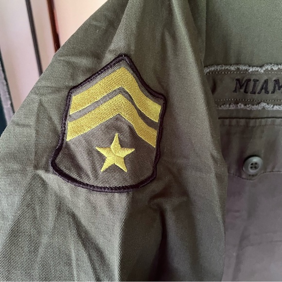 Hard Rock Cafe Miami Rock & Roll Button Up Shirt - Picture 2 of 6